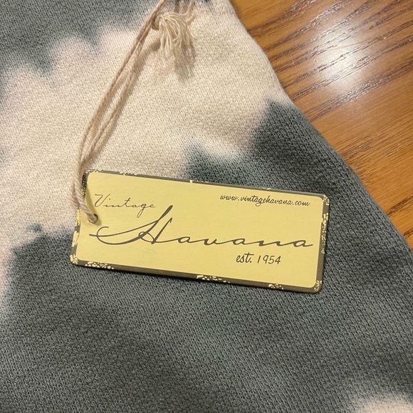 NWT tie-dye hoodie by the brand Vintage Havana, - Picture 9 of 10